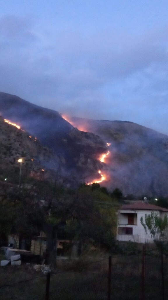 incendio ventimiglia di sicilia