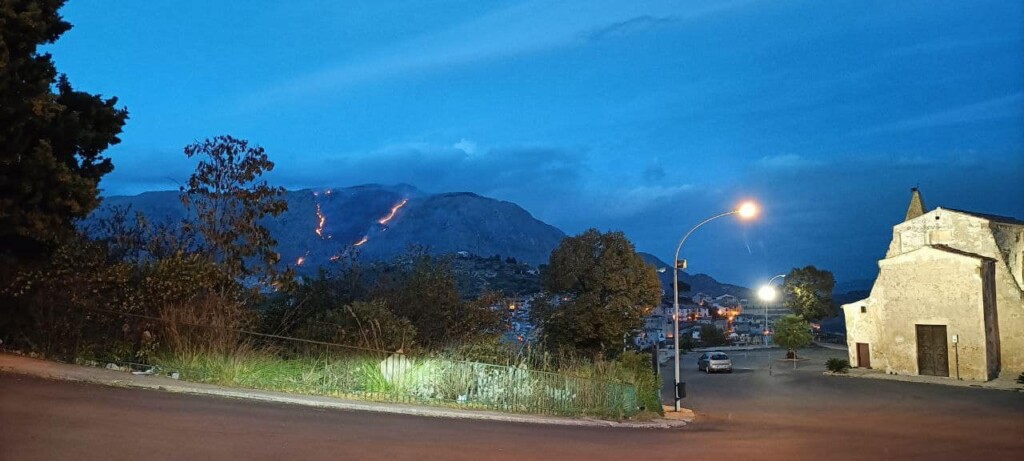 incendio ventimiglia di sicilia
