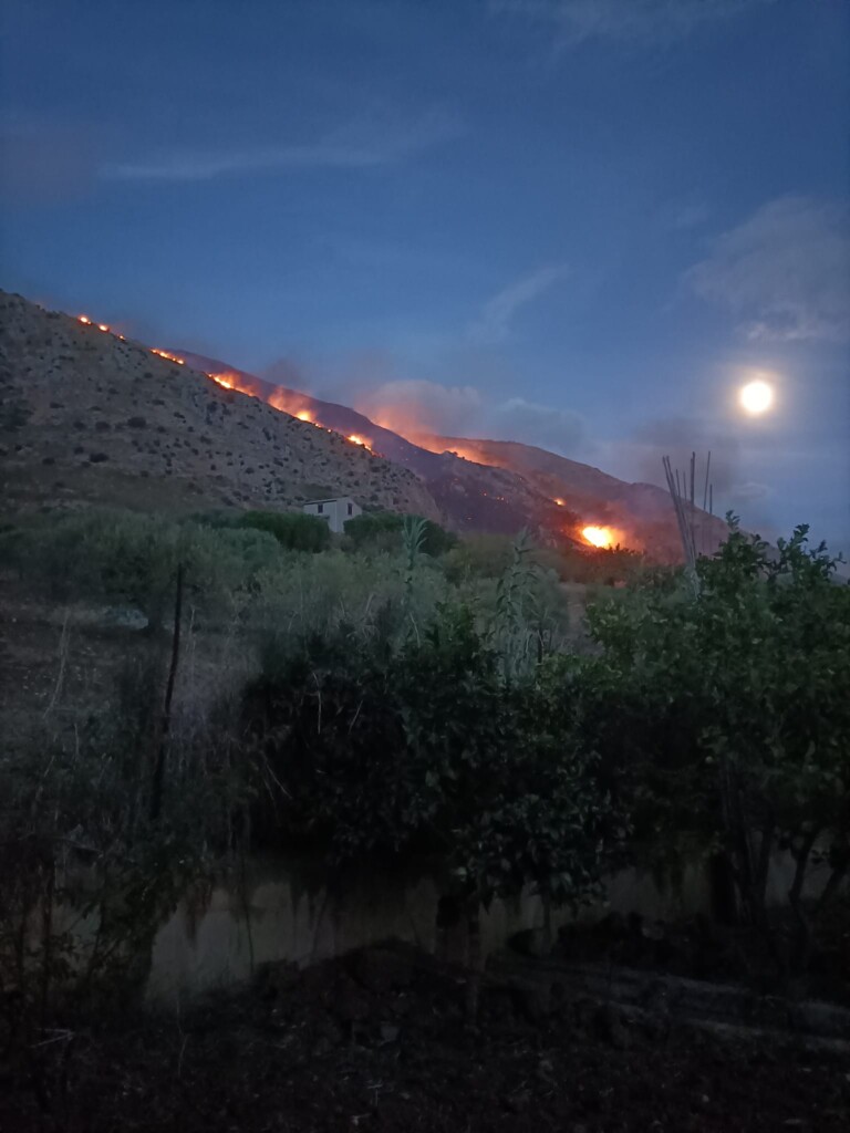 incendio ventimiglia di sicilia