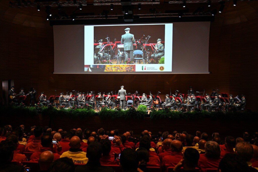 presentazione calendario 2024 vigili del fuoco