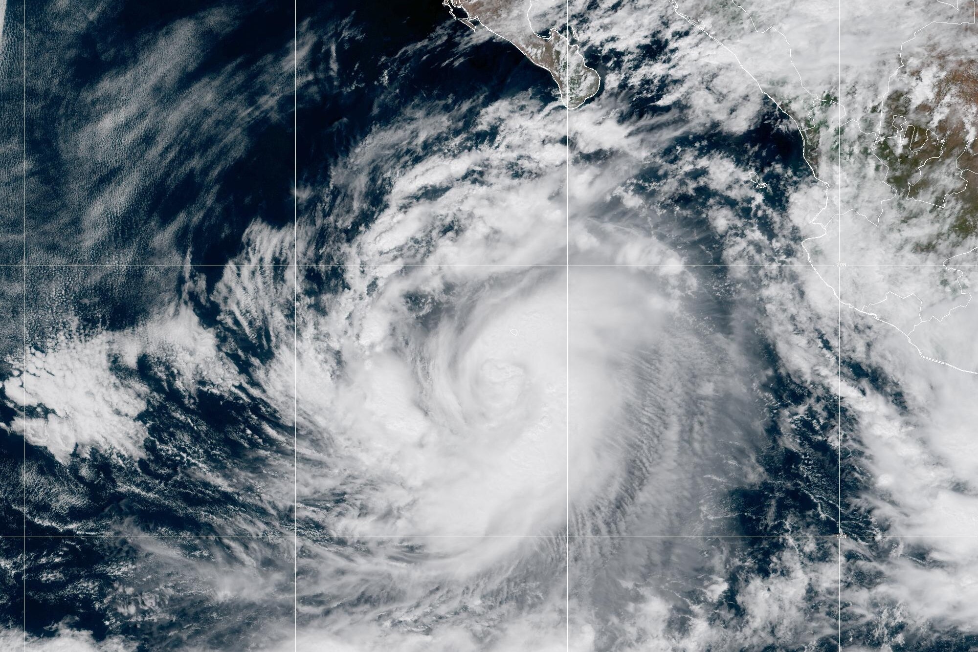 “Lydia” se convierte en huracán de gran magnitud: se acerca a México con vientos de 185 km/h