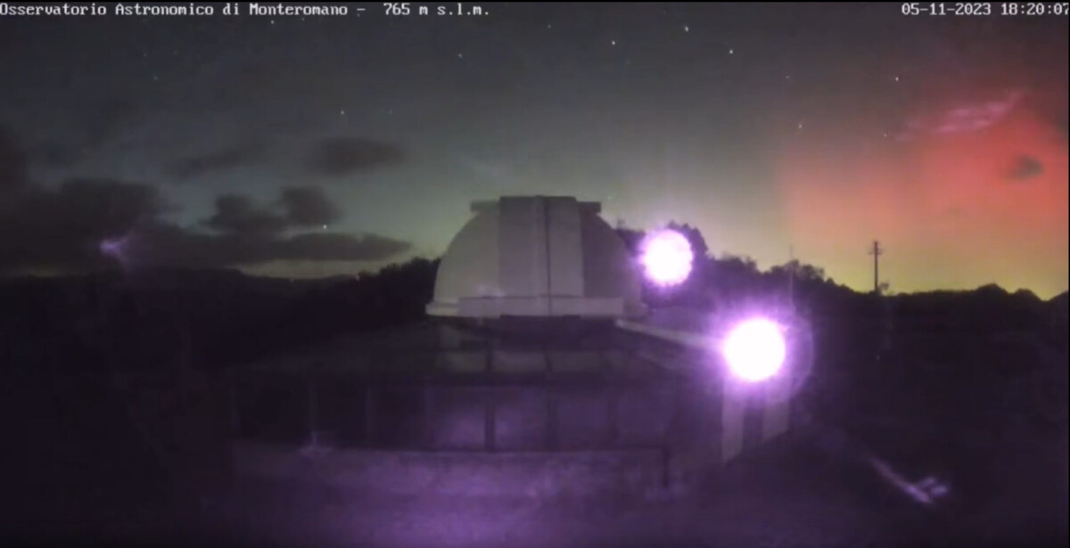 Eccezionale aurora boreale in Italia: un timelapse mostra il suo arrivo ...