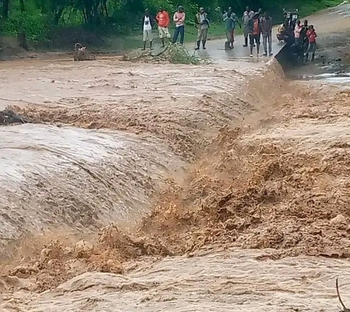 fiume piena inondazioni kenya