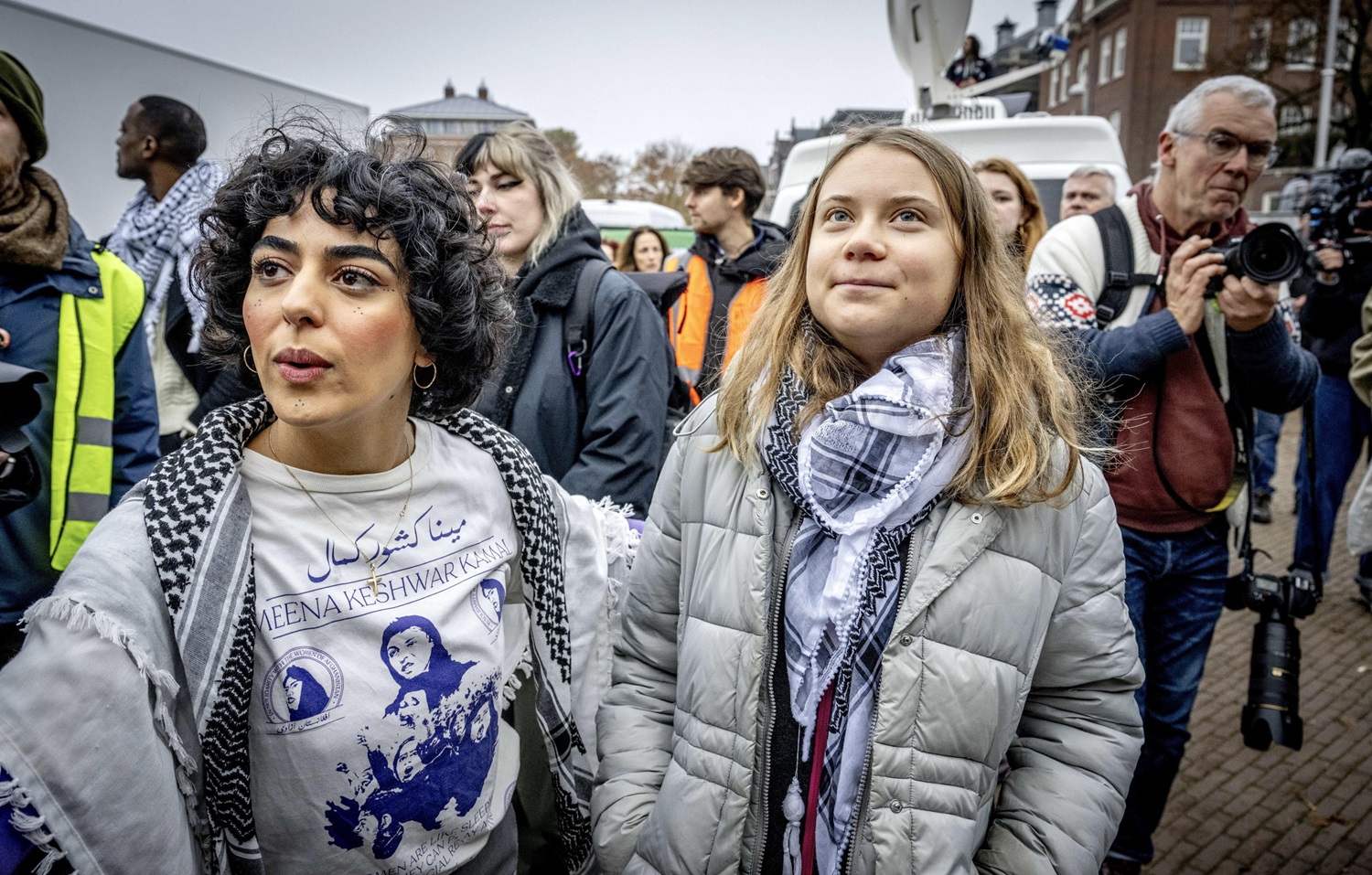 Clima, Greta Thunberg e 300 attivisti rilanciano l’azione legale contro la Svezia