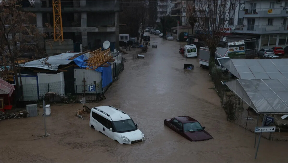 inondazioni smirne turchia