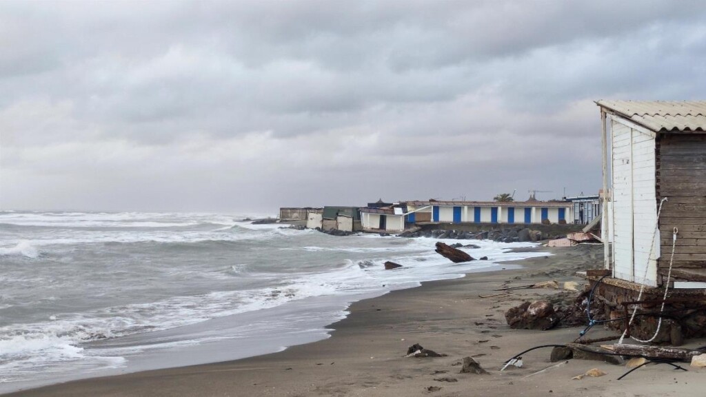 mareggiata fiumicino maltempo roma (1)
