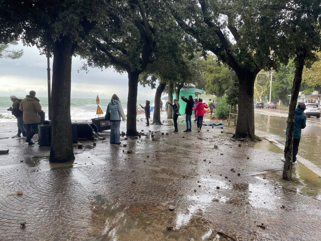 mareggiata barcola trieste