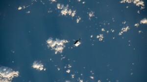oggetto insolito orbitando terra borsa attrezzi