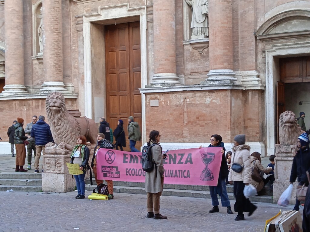 protesta extinction rebellion reggio emilia