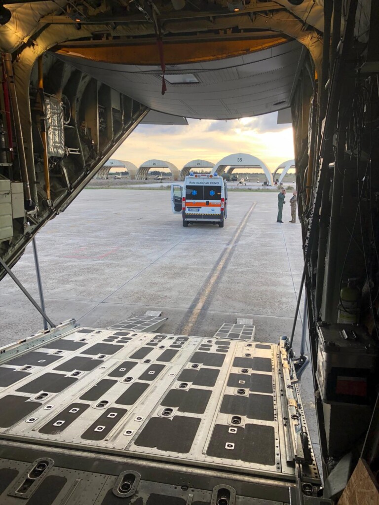 trasporto aeronautica lecce roma neonata