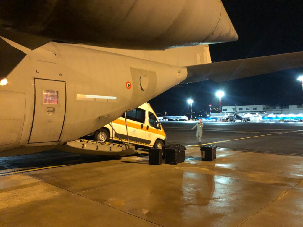trasporto aeronautica lecce roma neonata