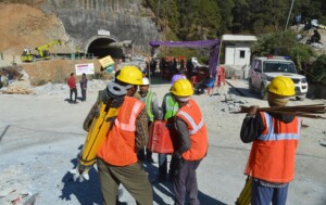 tunnel crollato india