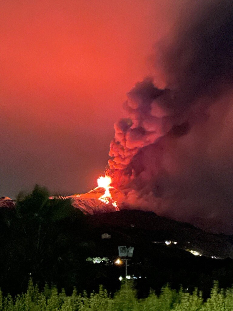 eruzione etna 1 dicembre 2023