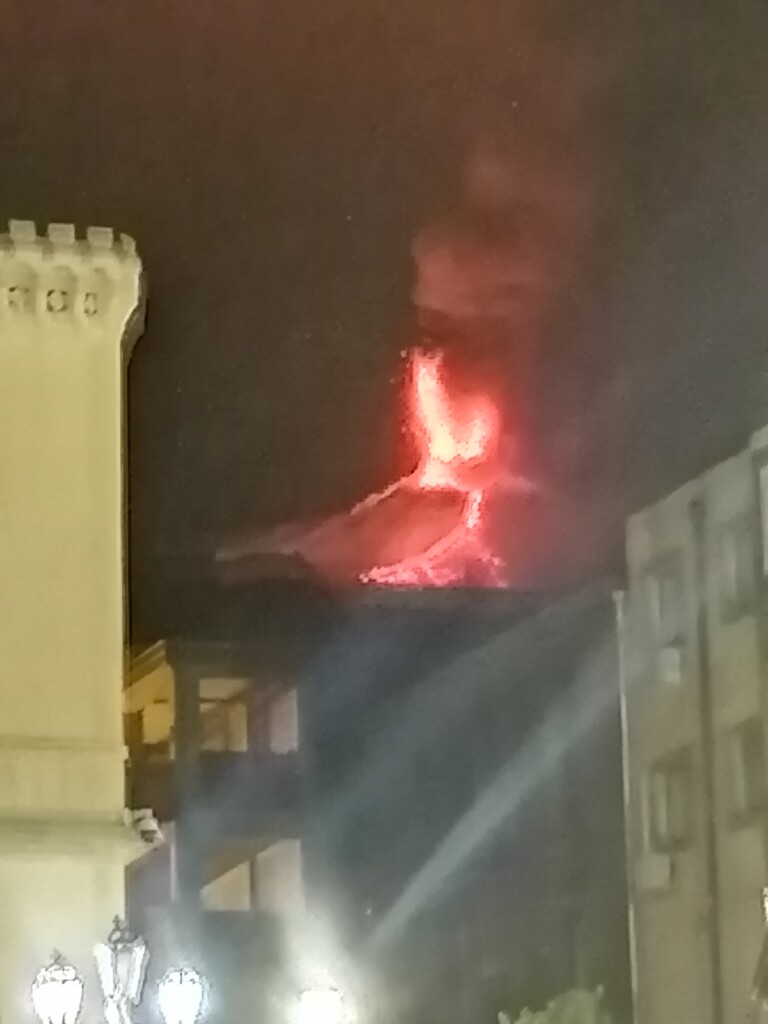 eruzione etna 1 dicembre 2023