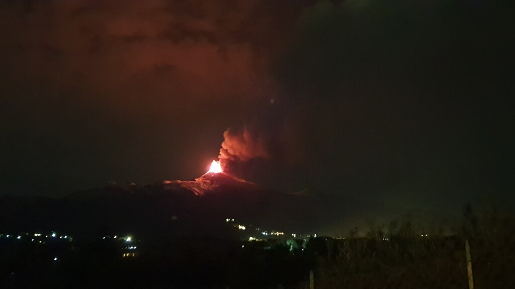 eruzione etna 1 dicembre 2023