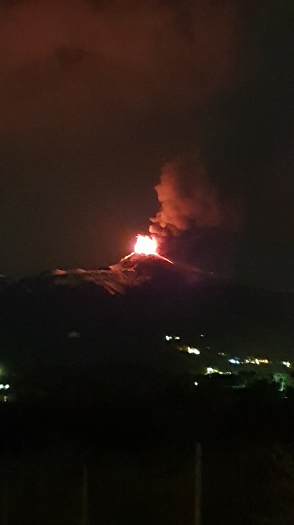 eruzione etna 1 dicembre 2023