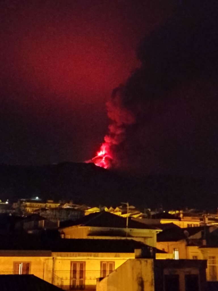 eruzione etna 1 dicembre 2023