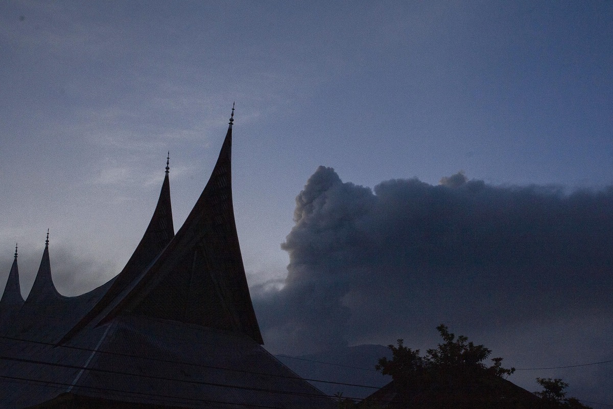 eruzione marapi vulcano indonesia