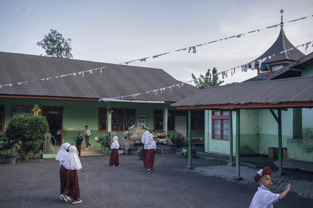 eruzione marapi vulcano indonesia