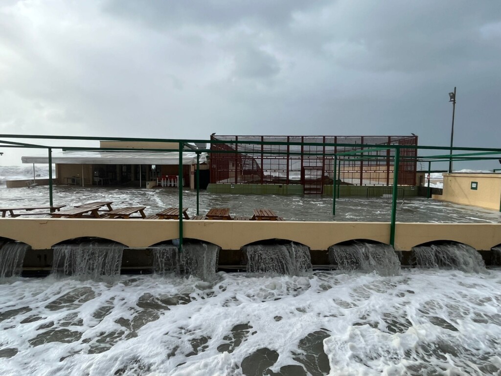 mareggiata livorno