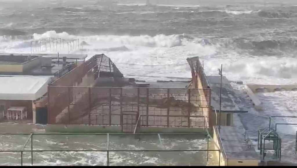 mareggiata livorno bagni pancaldi