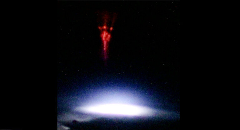 misterioso fenomeno sprite rosso stazione spaziale