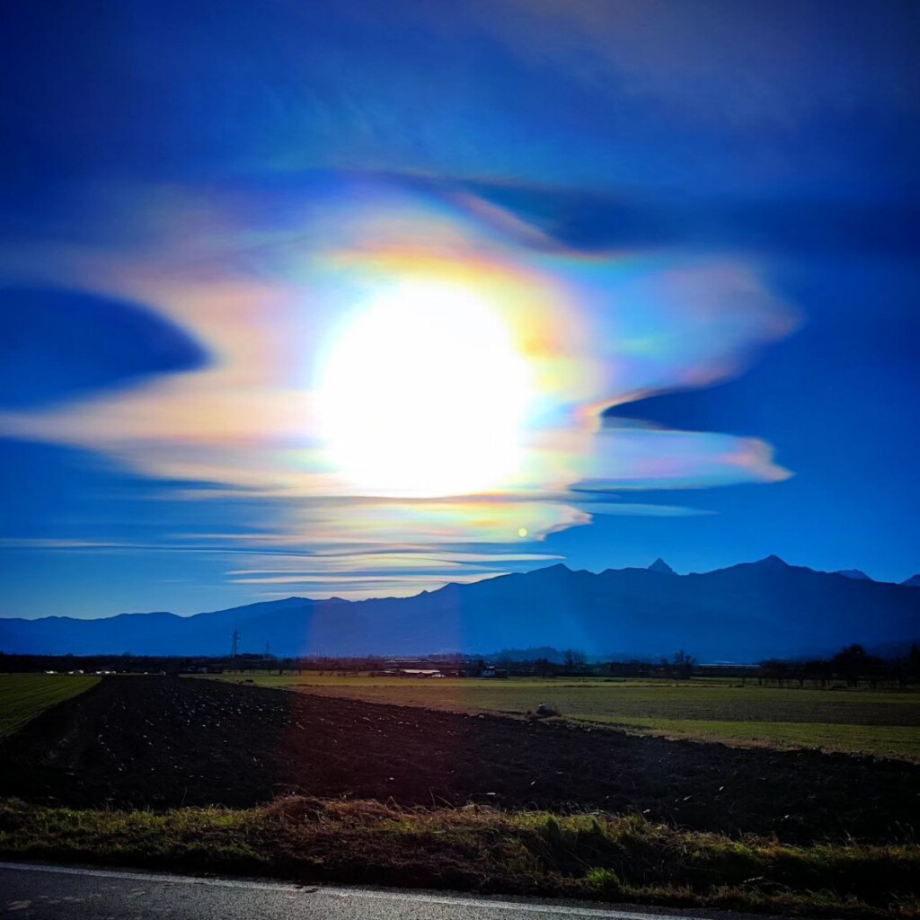 nubi lenticolari iridescenti piemonte oggi