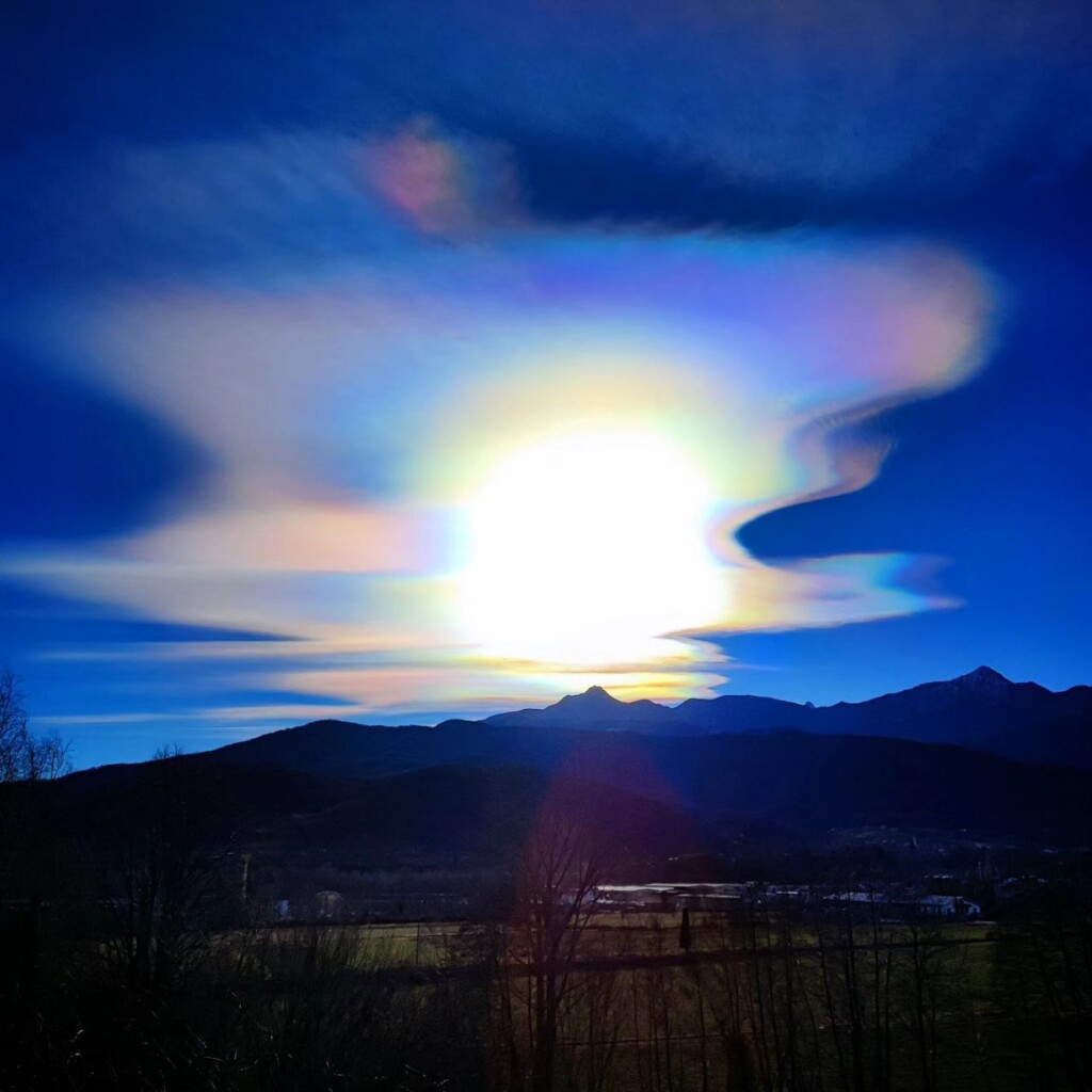 nubi lenticolari iridescenti piemonte oggi