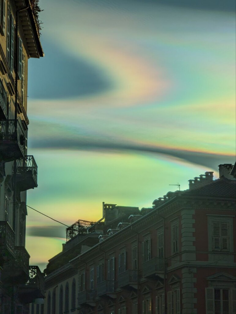 nubi lenticolari iridescenti piemonte oggi