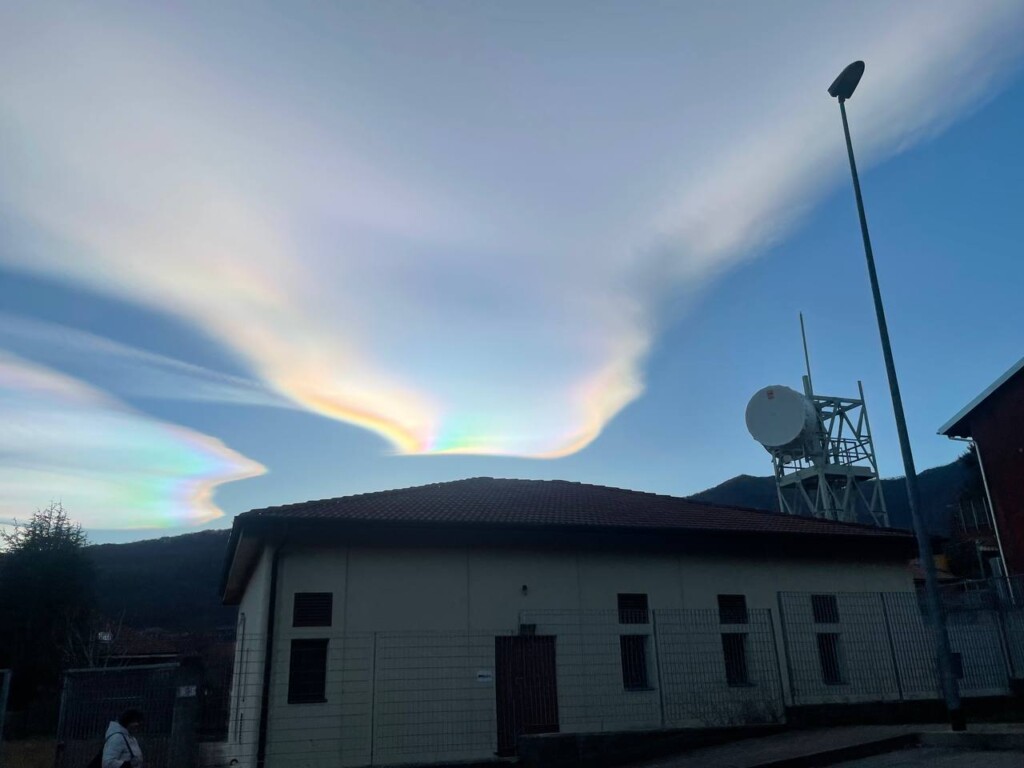 nubi lenticolari iridescenti piemonte oggi