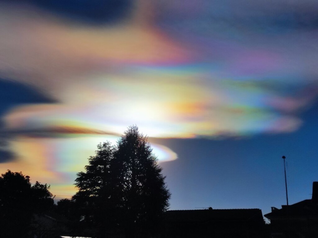nubi lenticolari iridescenti piemonte oggi
