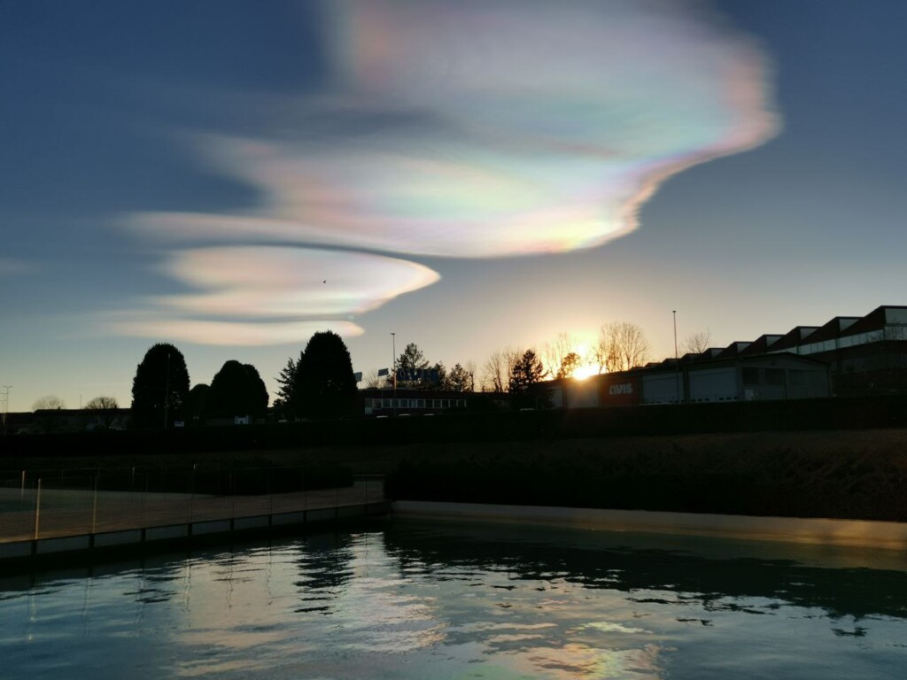 nubi lenticolari iridescenti piemonte oggi