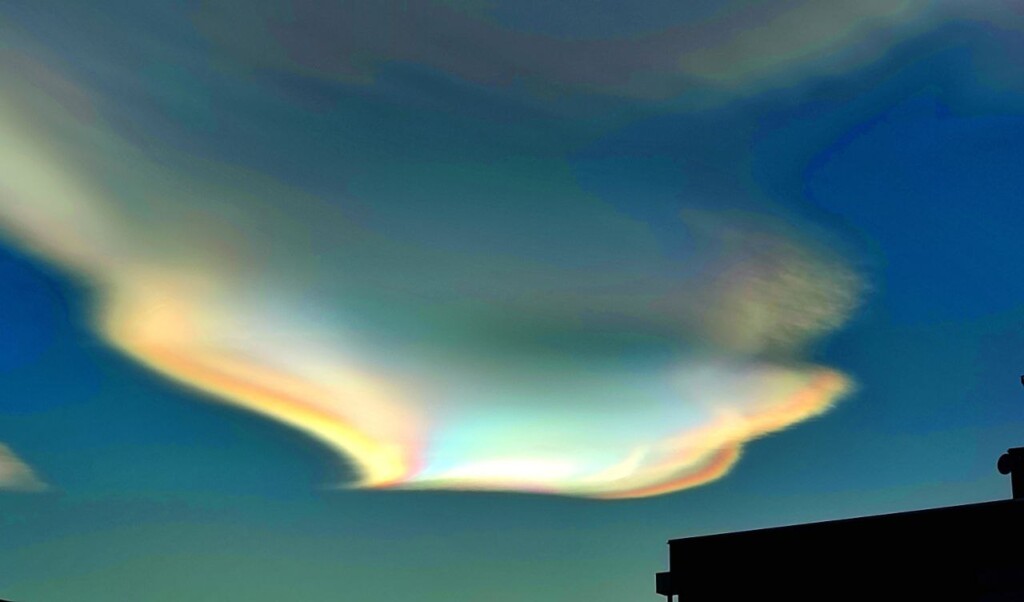 nubi lenticolari iridescenti piemonte oggi
