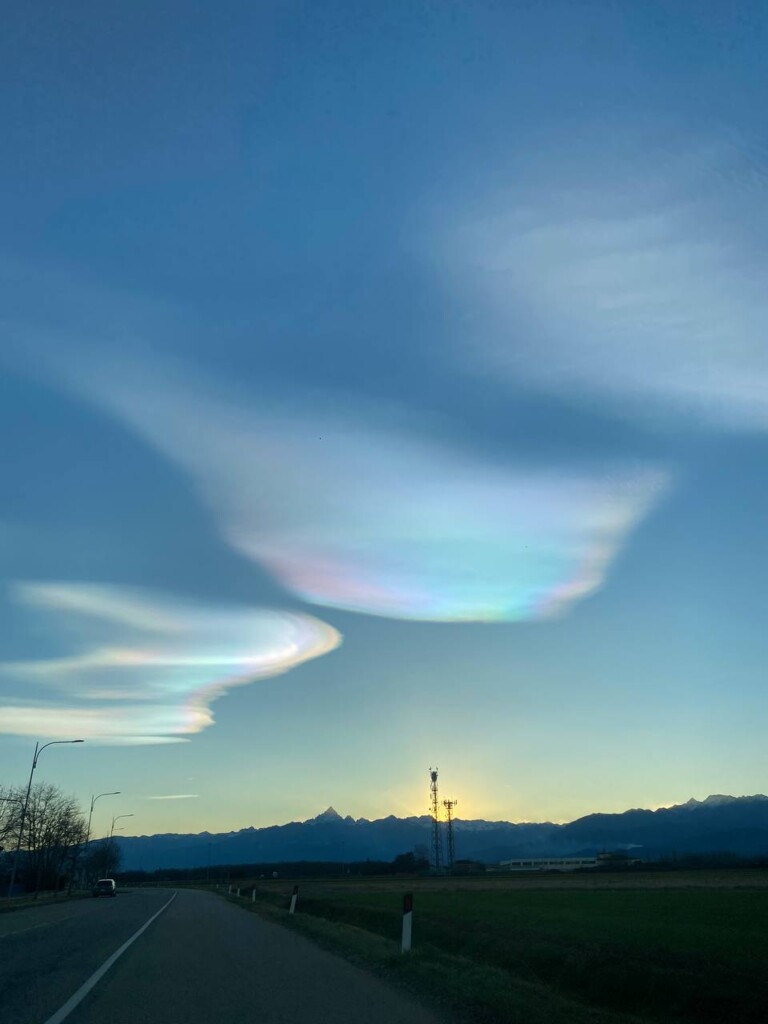 nubi lenticolari iridescenti piemonte oggi