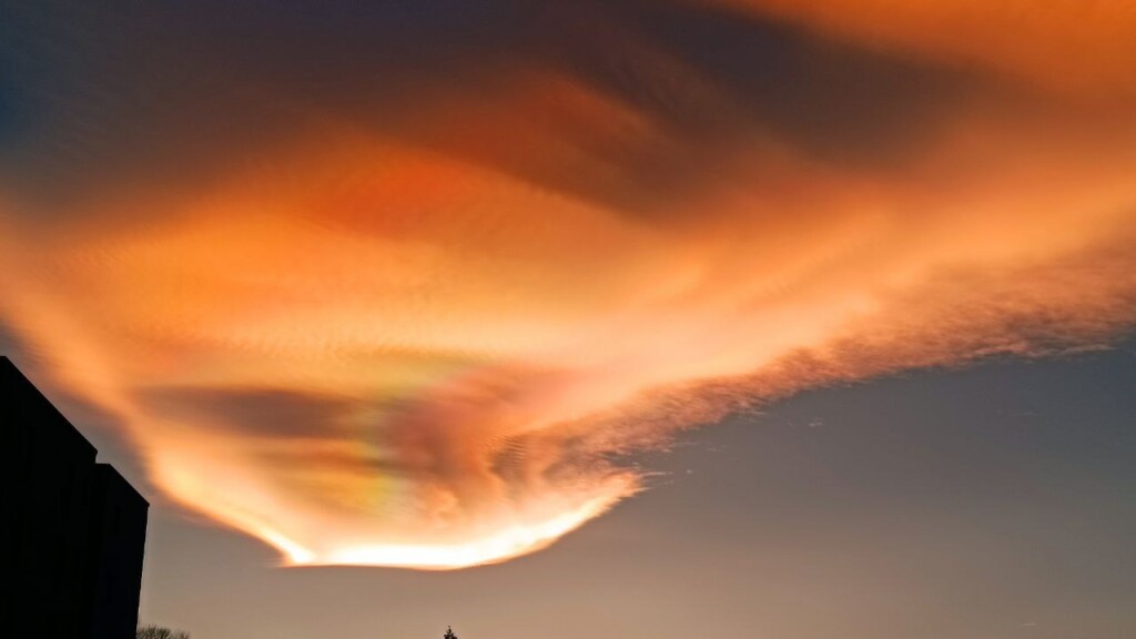 nubi lenticolari iridescenti piemonte oggi