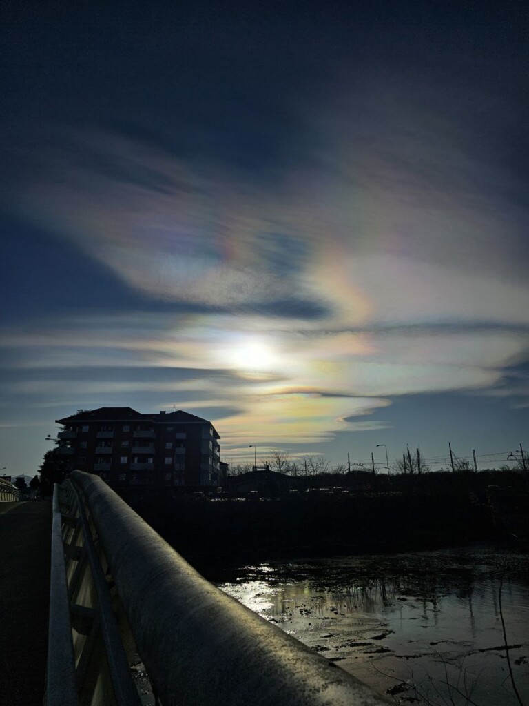 nubi lenticolari iridescenti piemonte oggi