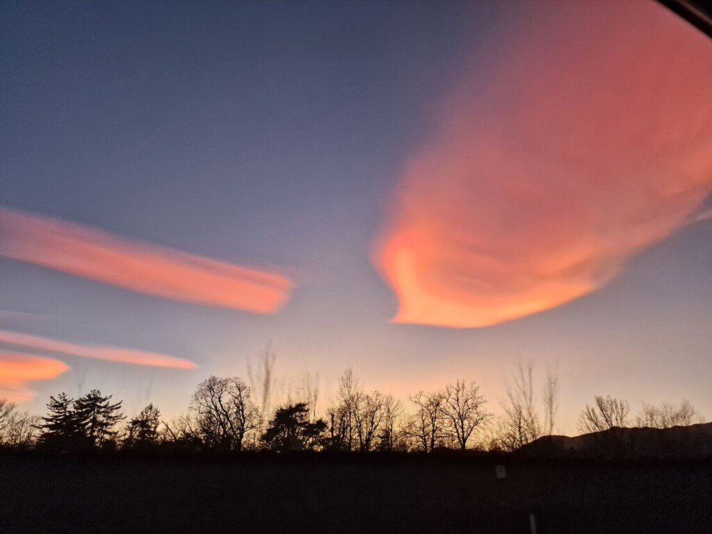 nubi lenticolari iridescenti piemonte oggi