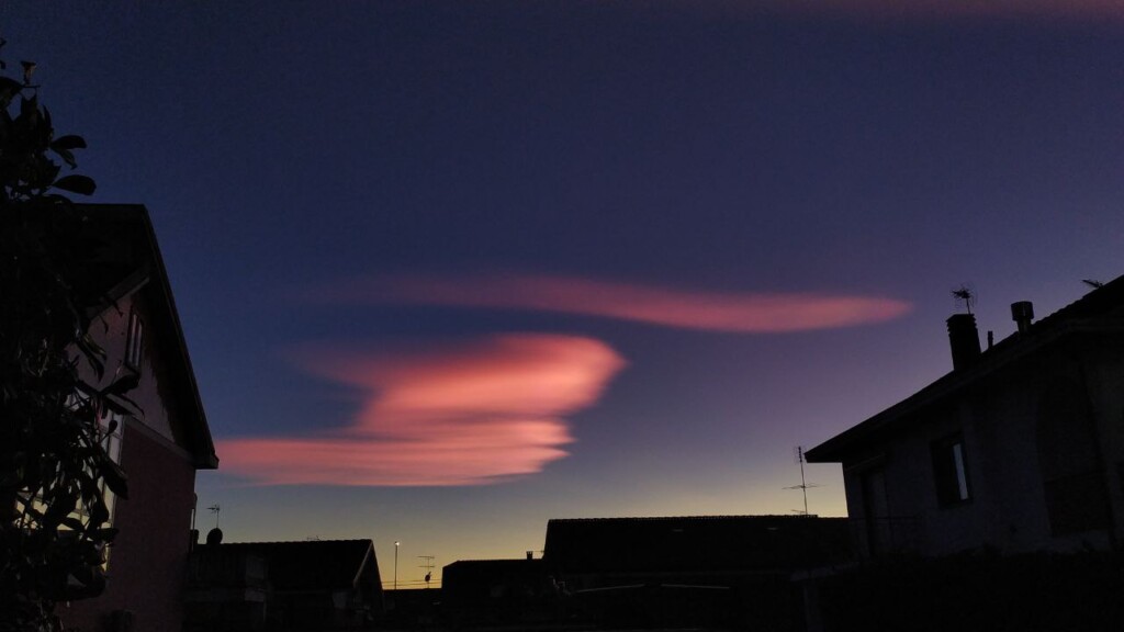 nubi lenticolari iridescenti piemonte oggi