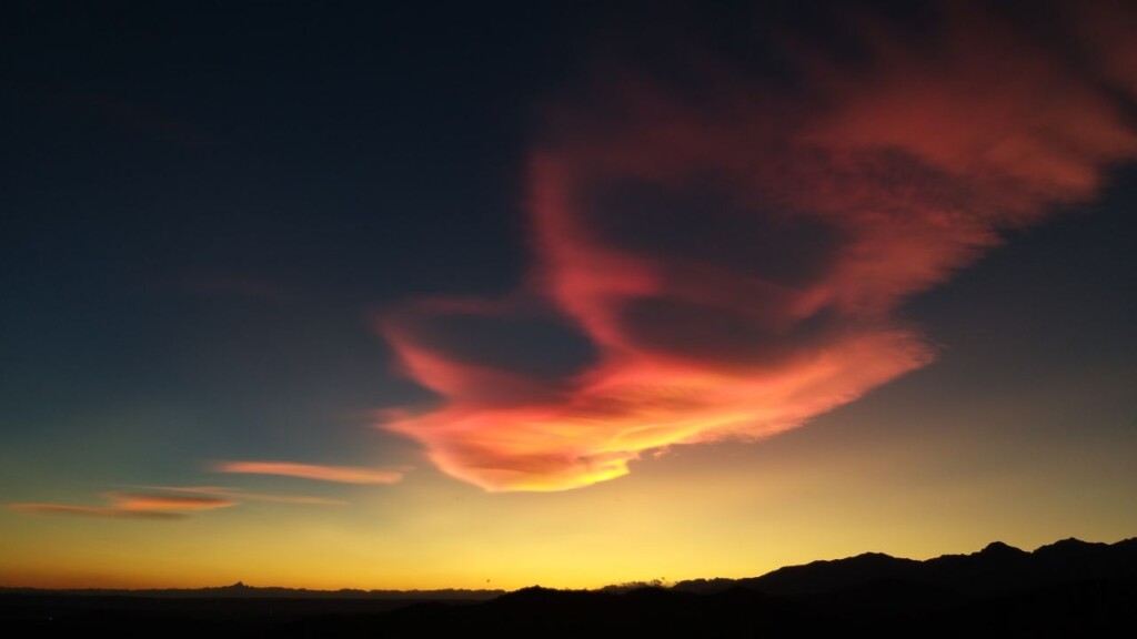 nubi lenticolari iridescenti piemonte oggi