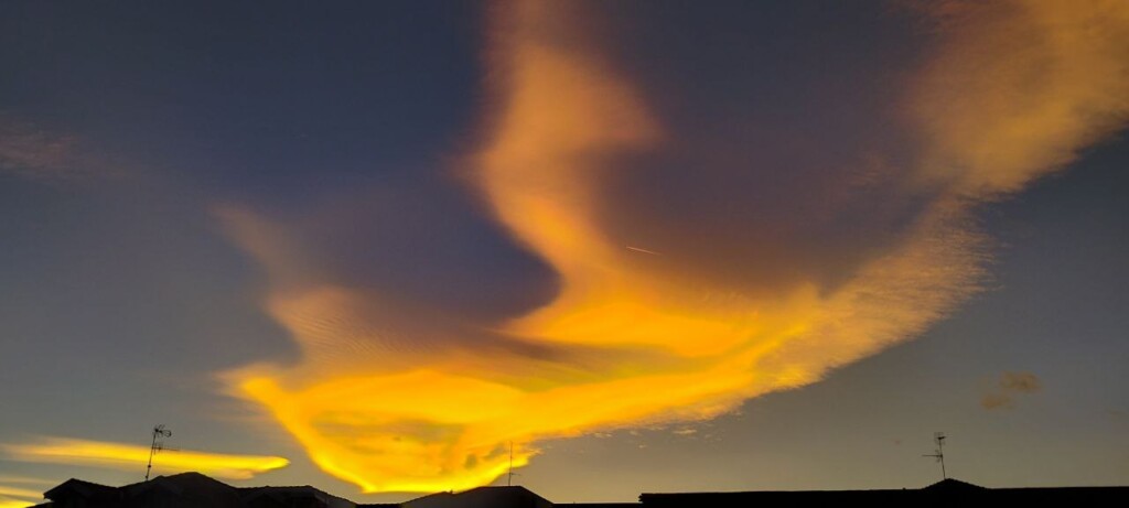 nubi lenticolari iridescenti piemonte oggi