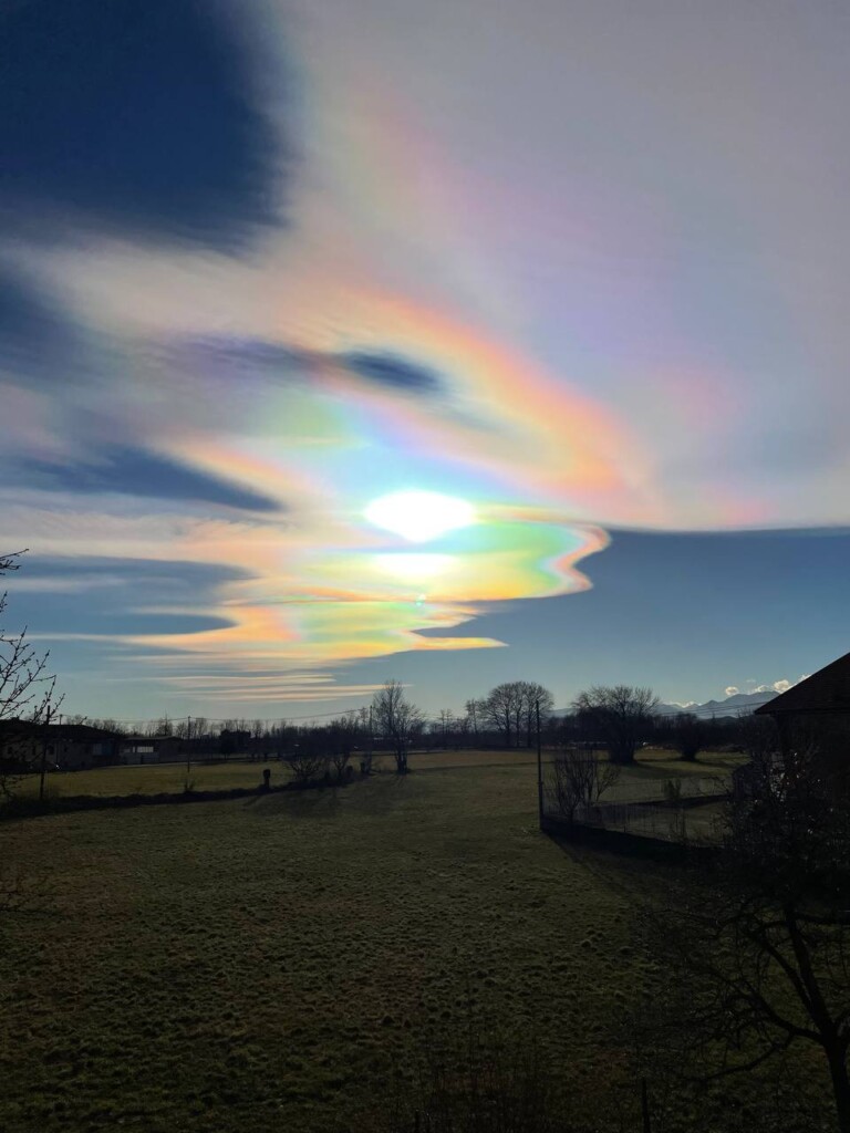 nubi lenticolari iridescenti piemonte oggi