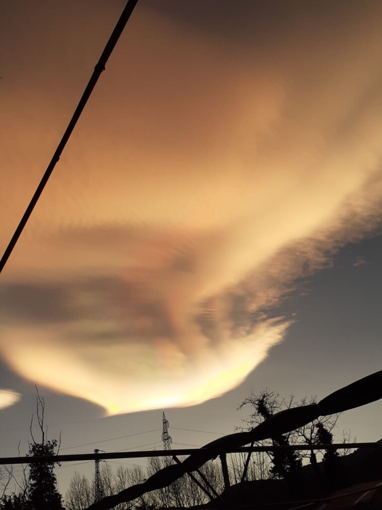 nubi lenticolari tramonto