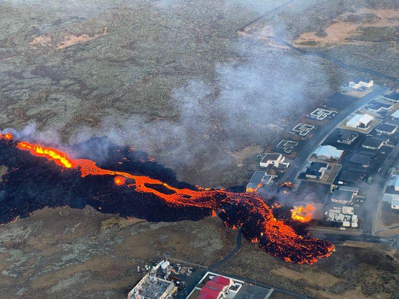 eruzione vulcano islanda oggi (1)
