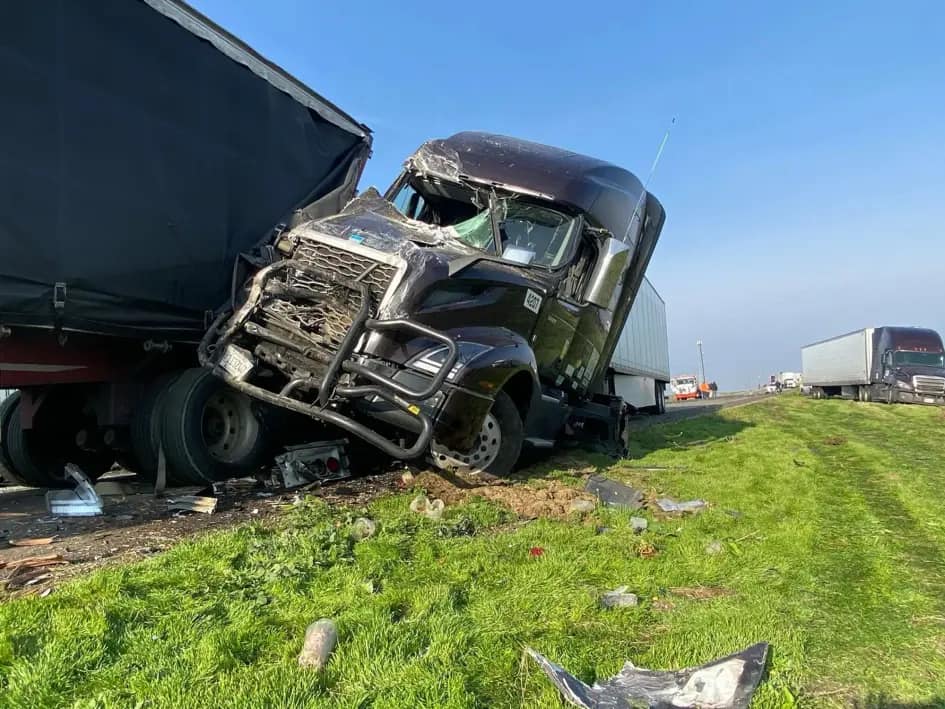 incidente nebbia california maxitamponamento
