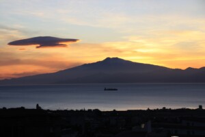 nubi lenticolari etna 3 gennaio 2023
