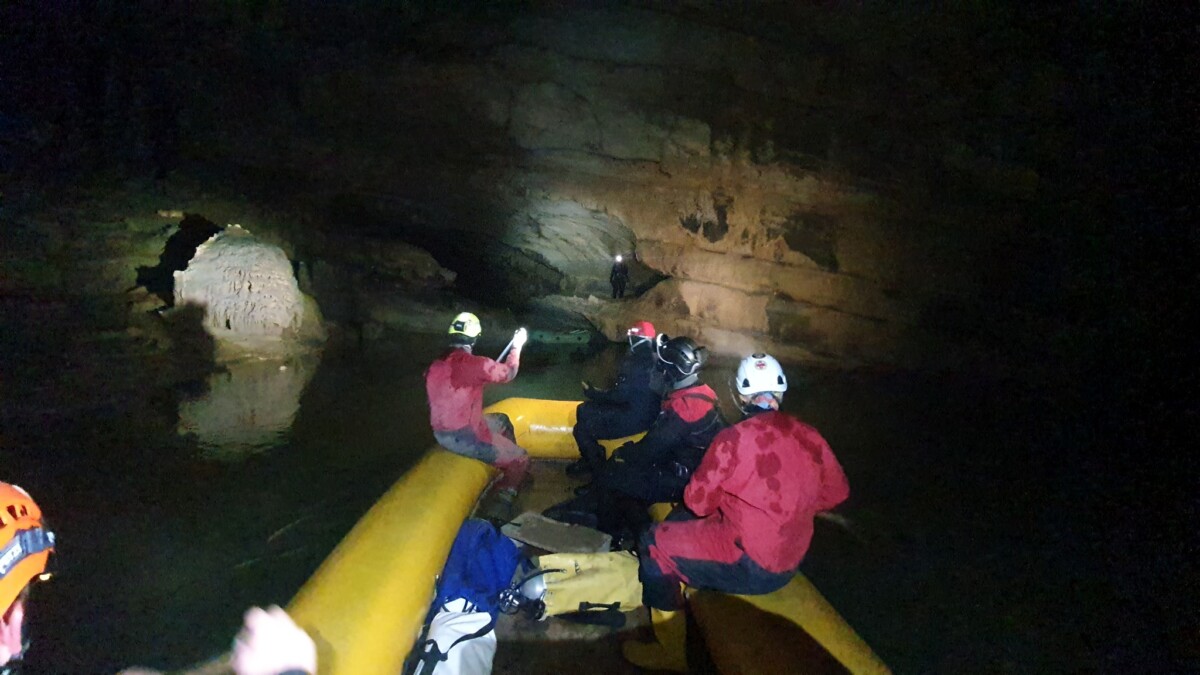 persone bloccate grotta monte croce
