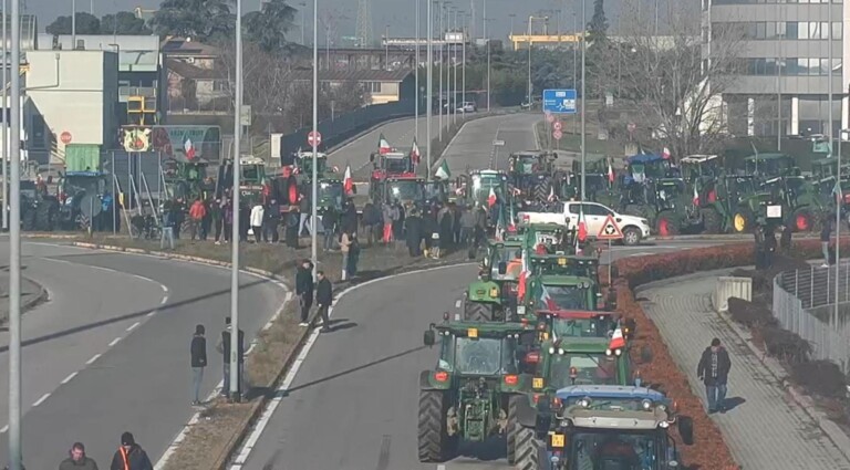 protesta agricoltori trattori