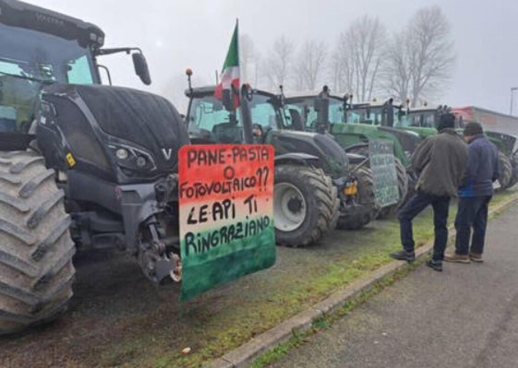 protesta agricoltori trattori