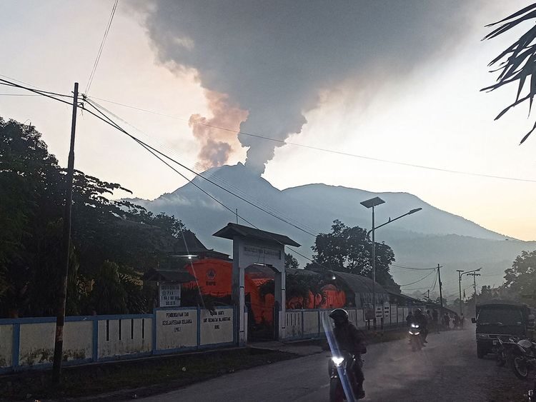 vulcano indonesia Lewotobi Laki-Laki