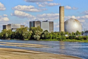 Chinon centrale nucleare francia